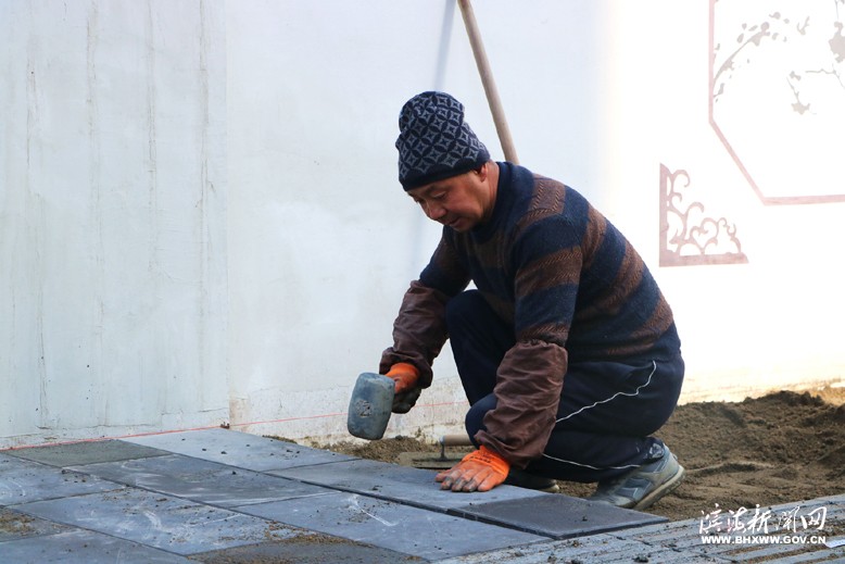 縣城朝陽路人行步道建設(shè)現(xiàn)場(chǎng)