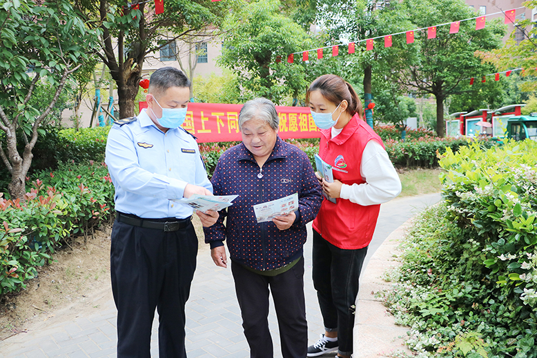 縣文廣旅局舉行“文明旅游喜迎國慶”宣傳活動(dòng)