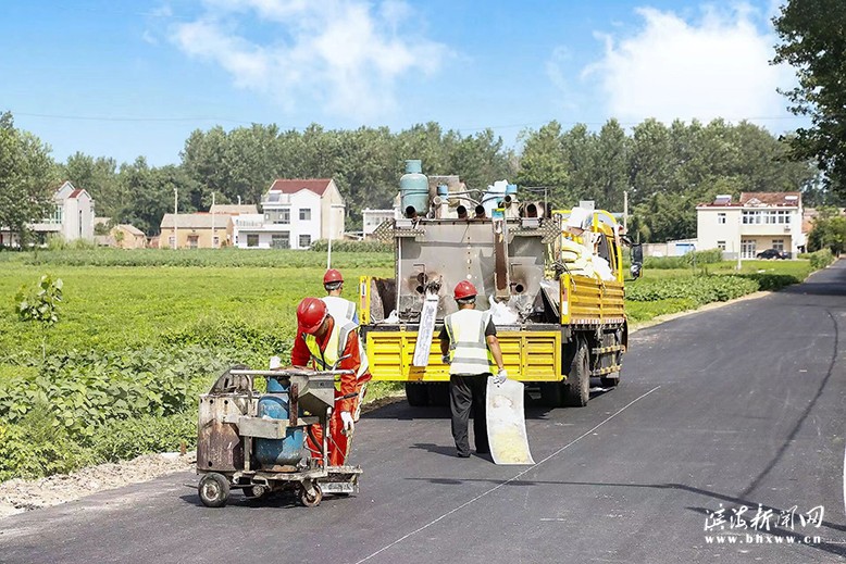 界牌鎮(zhèn)條河村中心路施工現場